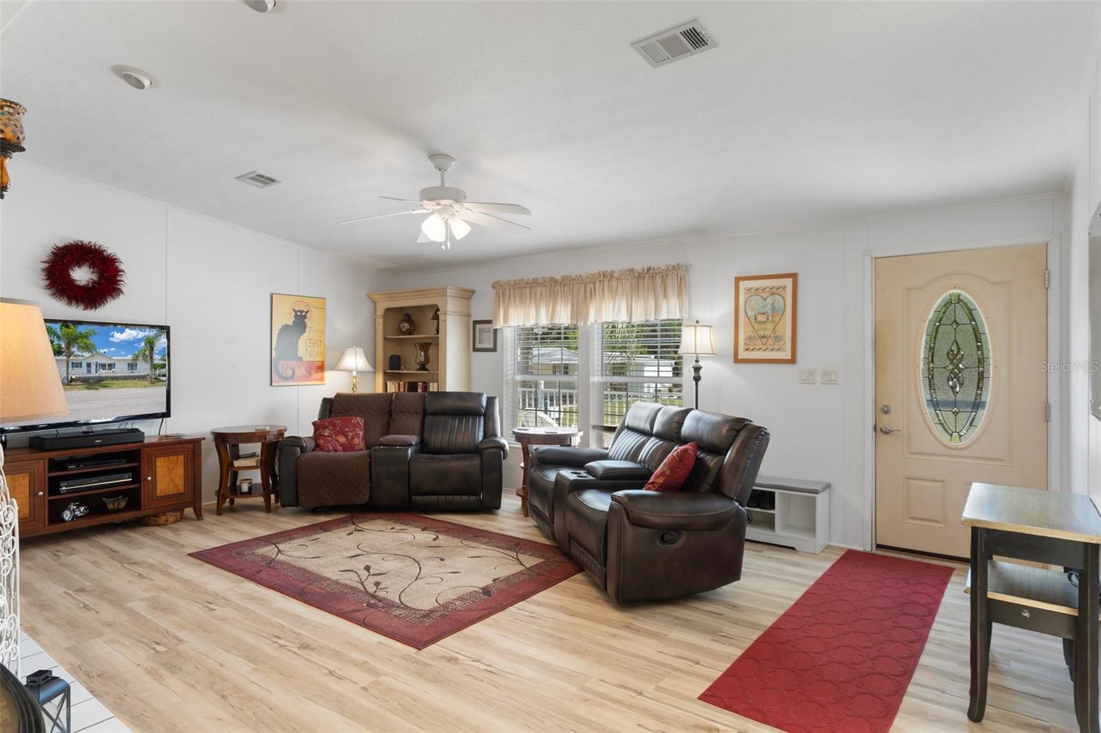 Image 17 of 61 For 20334 Woodside Street