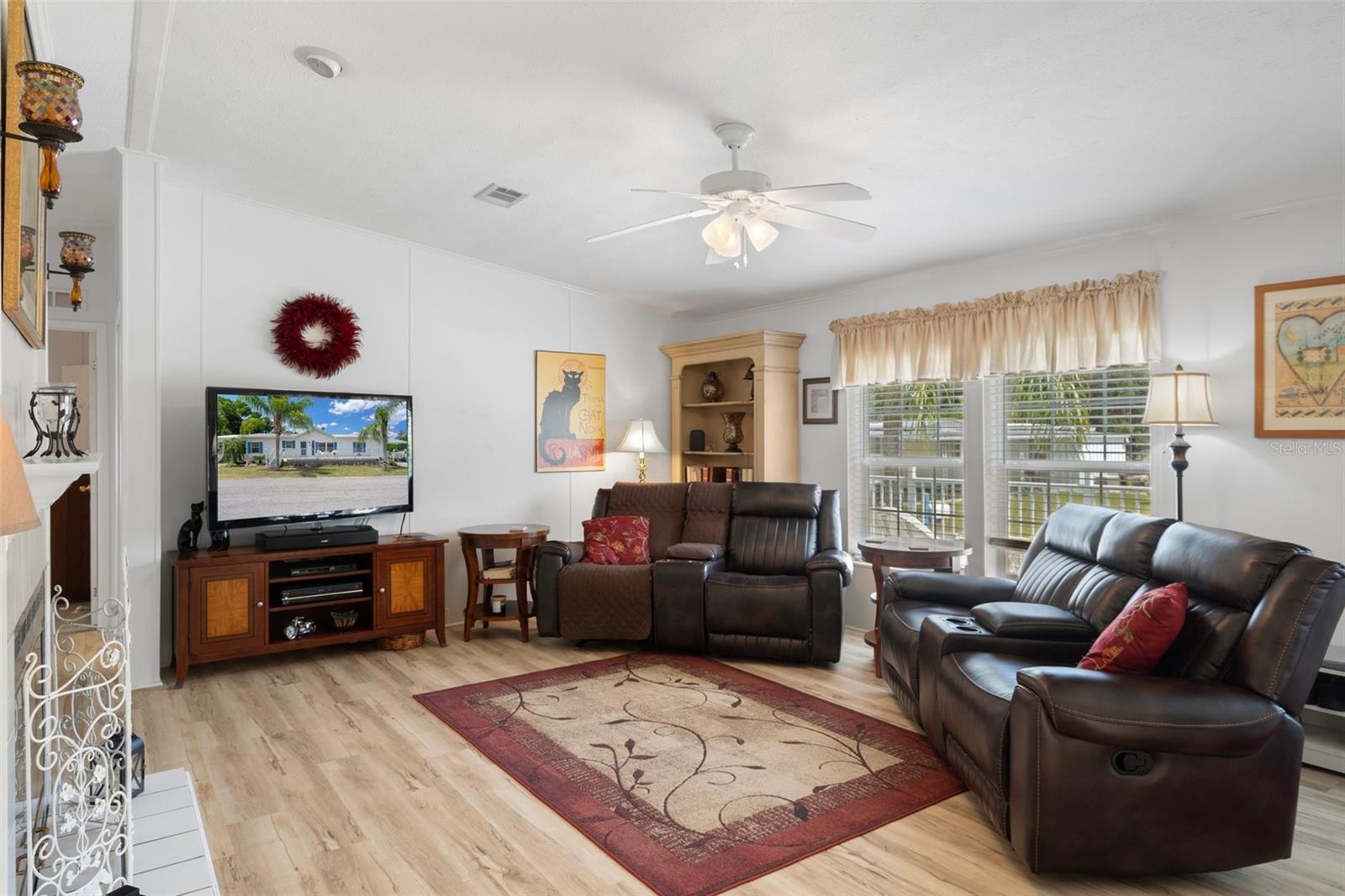 Image 18 of 61 For 20334 Woodside Street