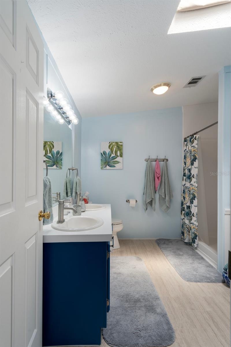Image 42 of 61 For 20334 Woodside Street