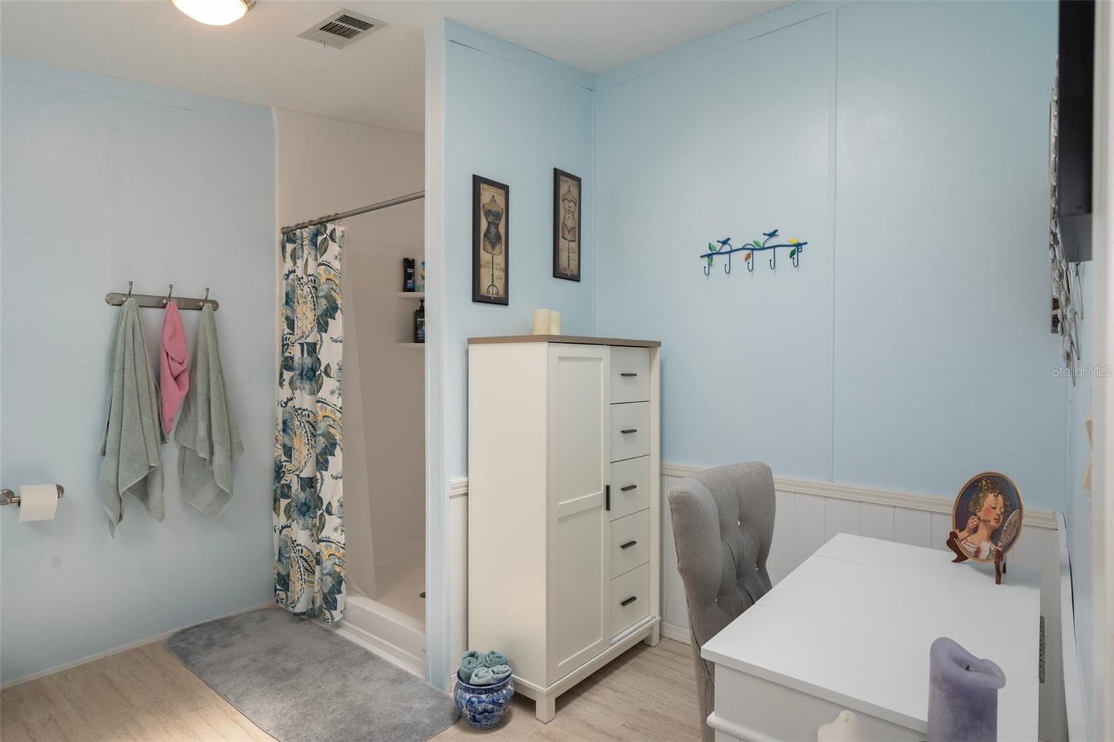 Image 43 of 61 For 20334 Woodside Street