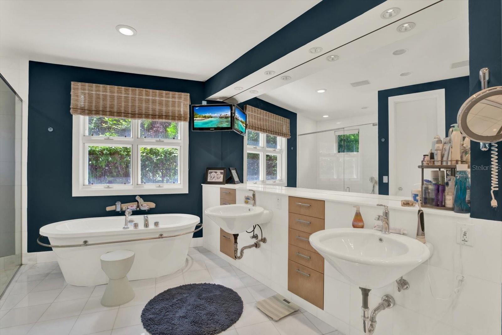Listing photo id 13 for 4541 School Road