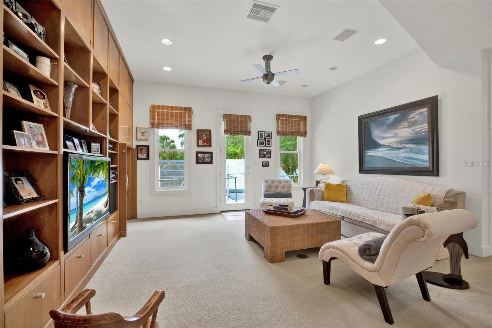 Listing photo id 24 for 4541 School Road