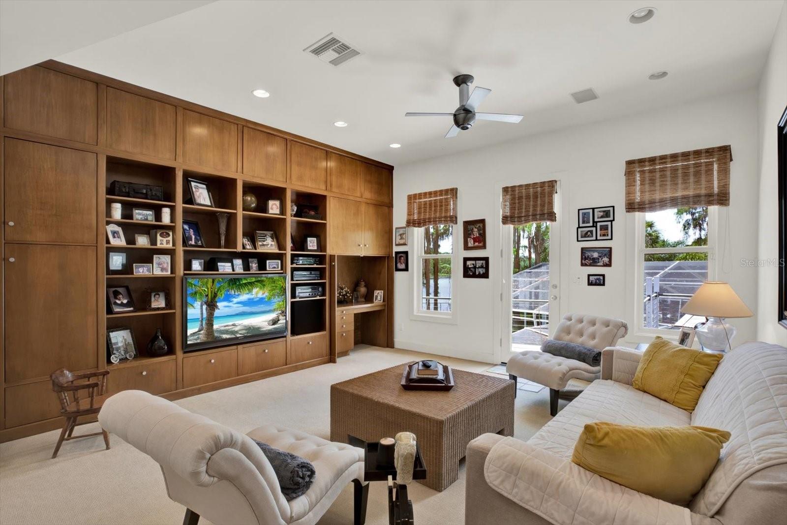 Listing photo id 25 for 4541 School Road