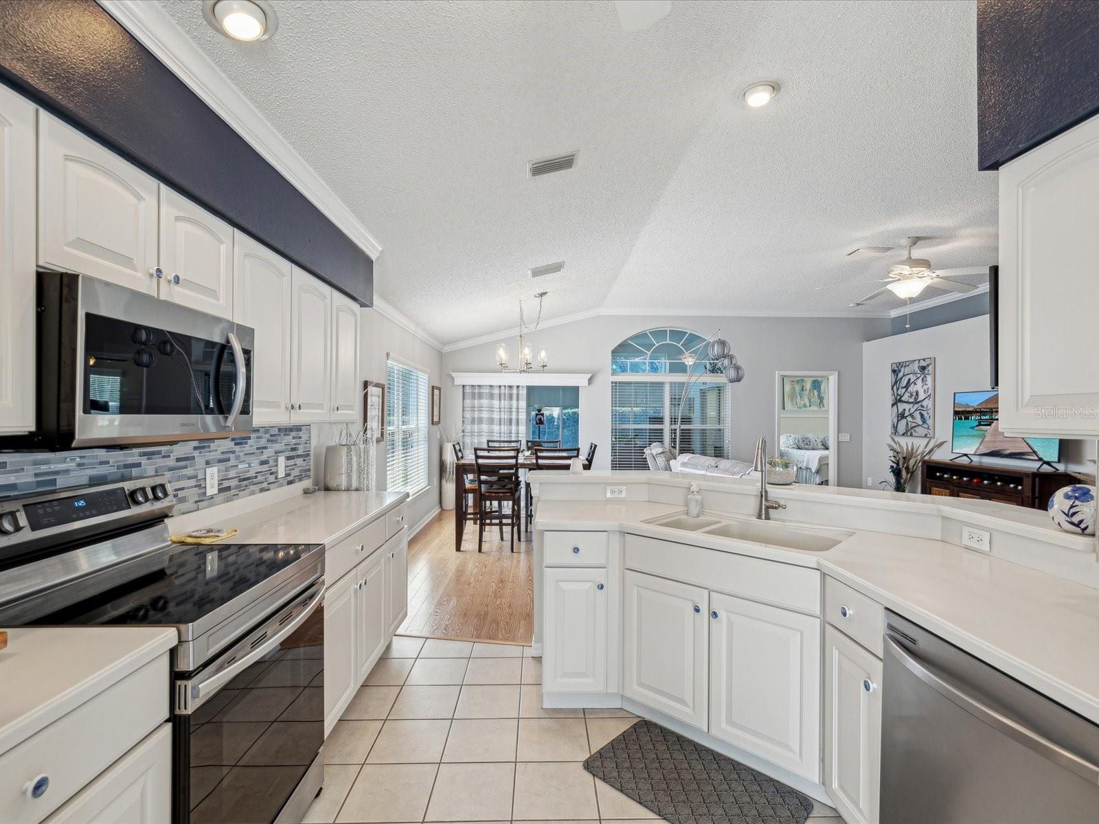 Image 14 of 62 For 11342 Hollander Avenue