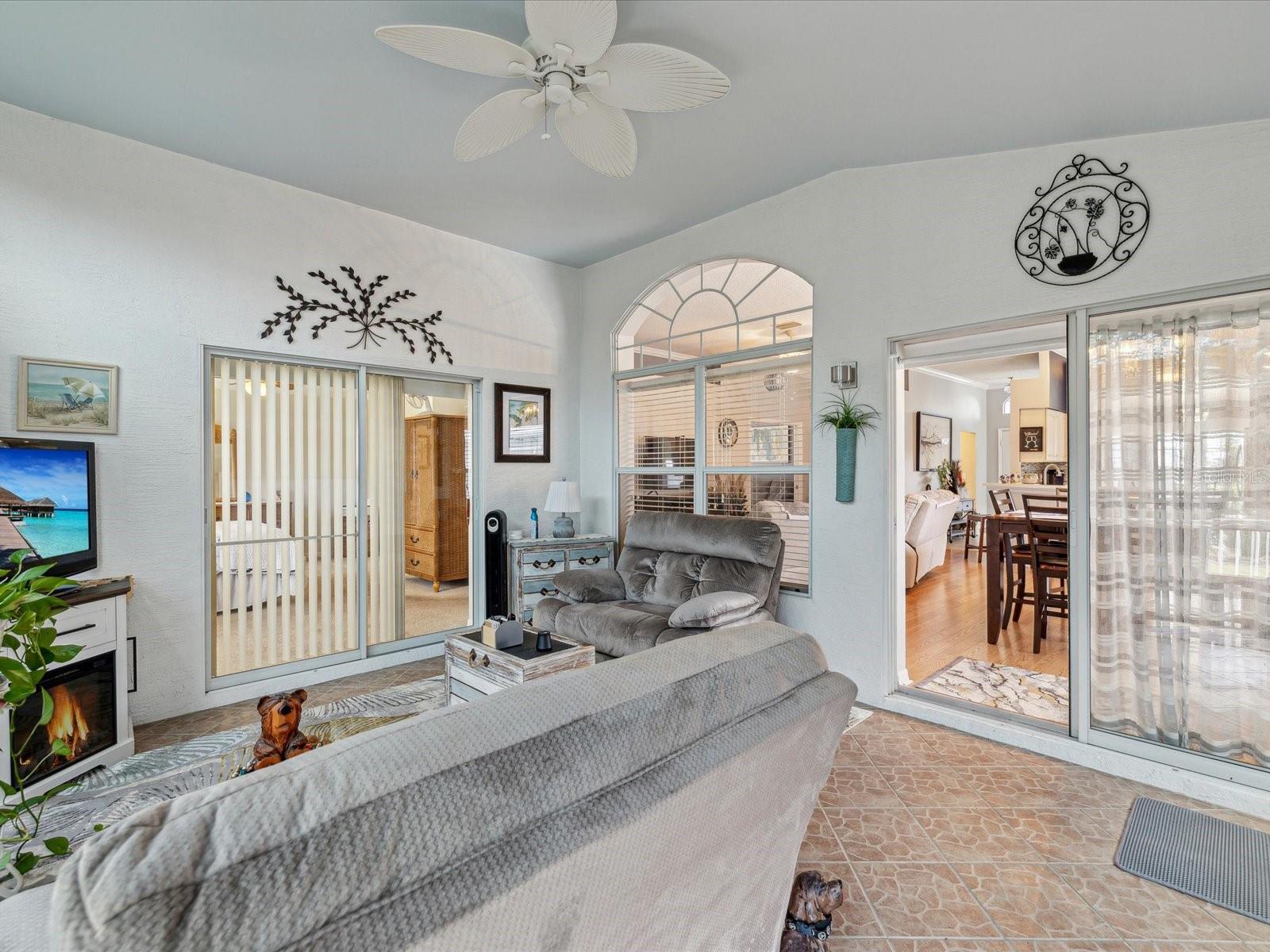Image 41 of 62 For 11342 Hollander Avenue