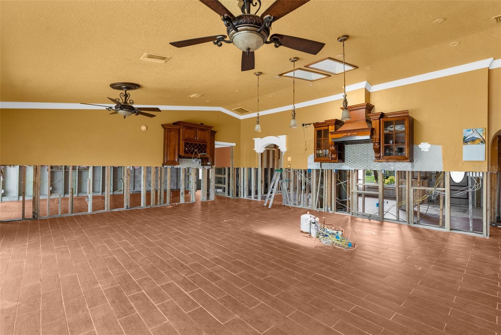 Image 20 of 37 For 3361 Gulfview Drive
