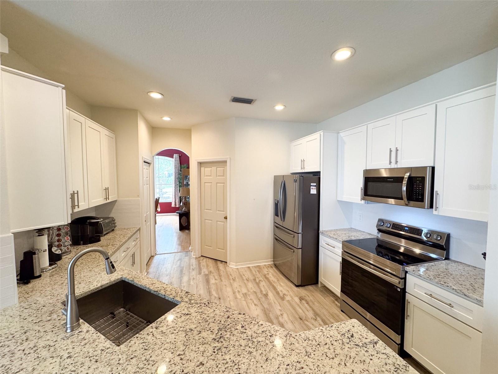 Image 14 of 58 For 1121 Riveredge Drive