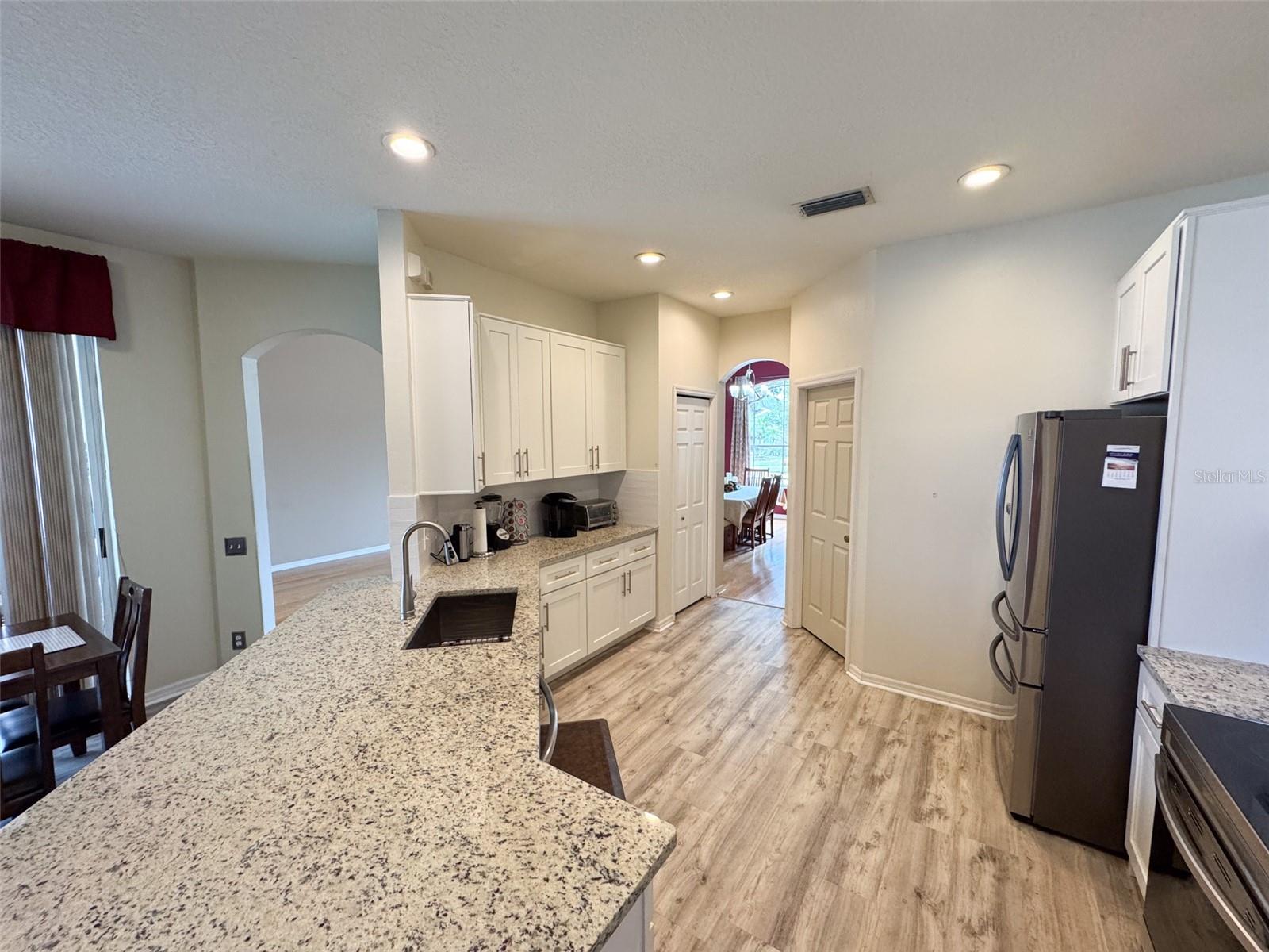 Image 15 of 58 For 1121 Riveredge Drive