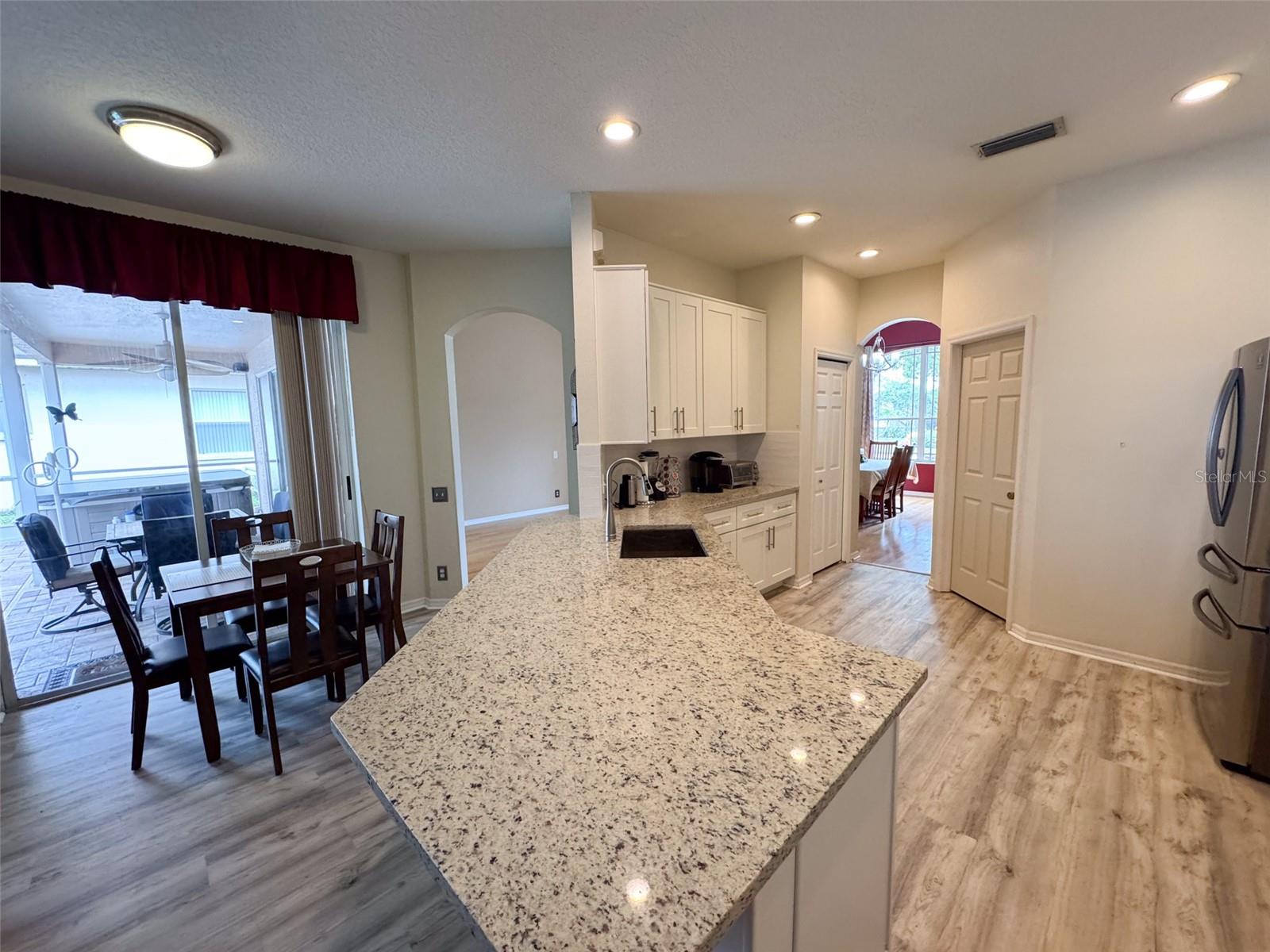 Image 16 of 58 For 1121 Riveredge Drive