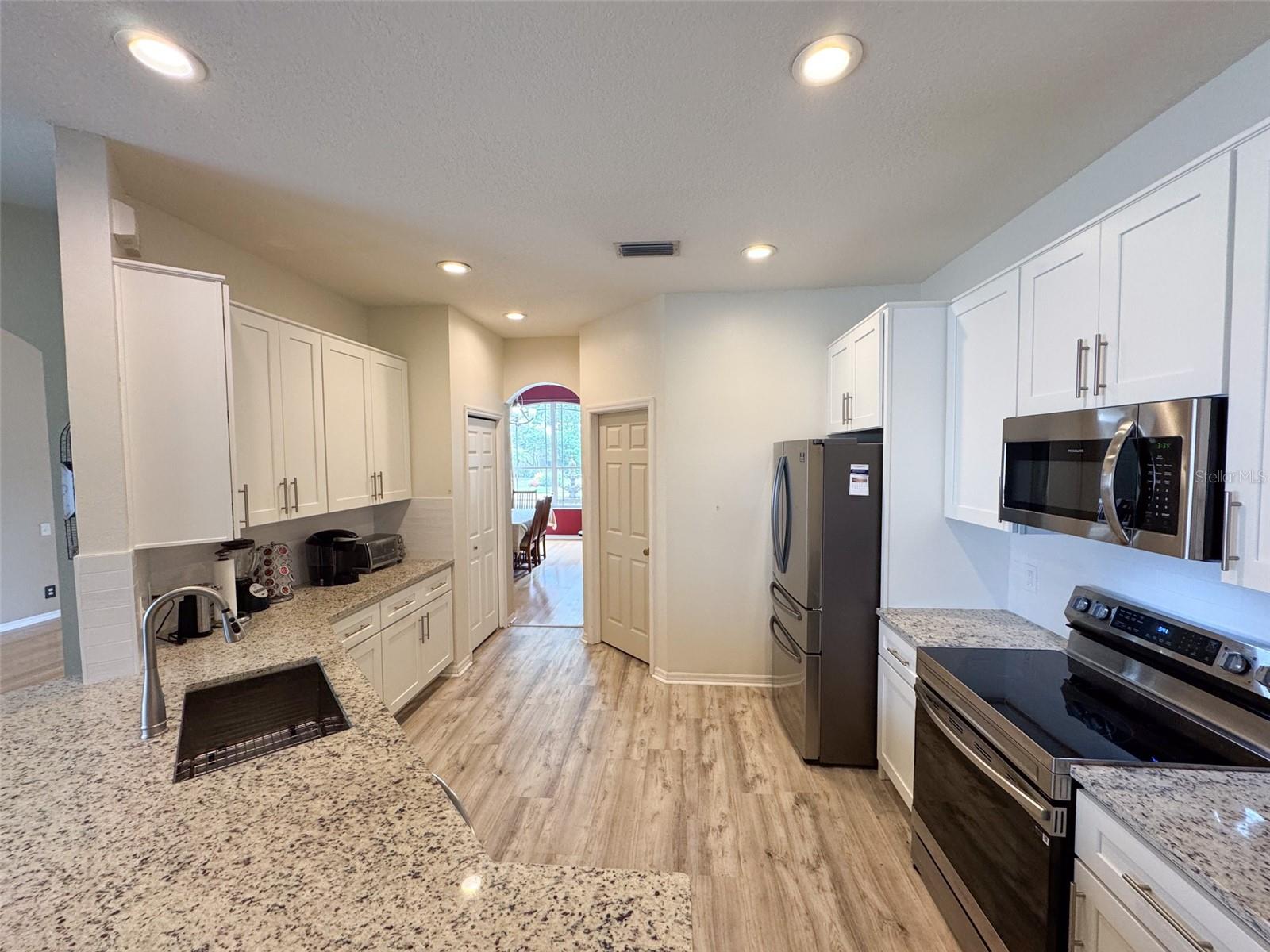 Image 18 of 58 For 1121 Riveredge Drive