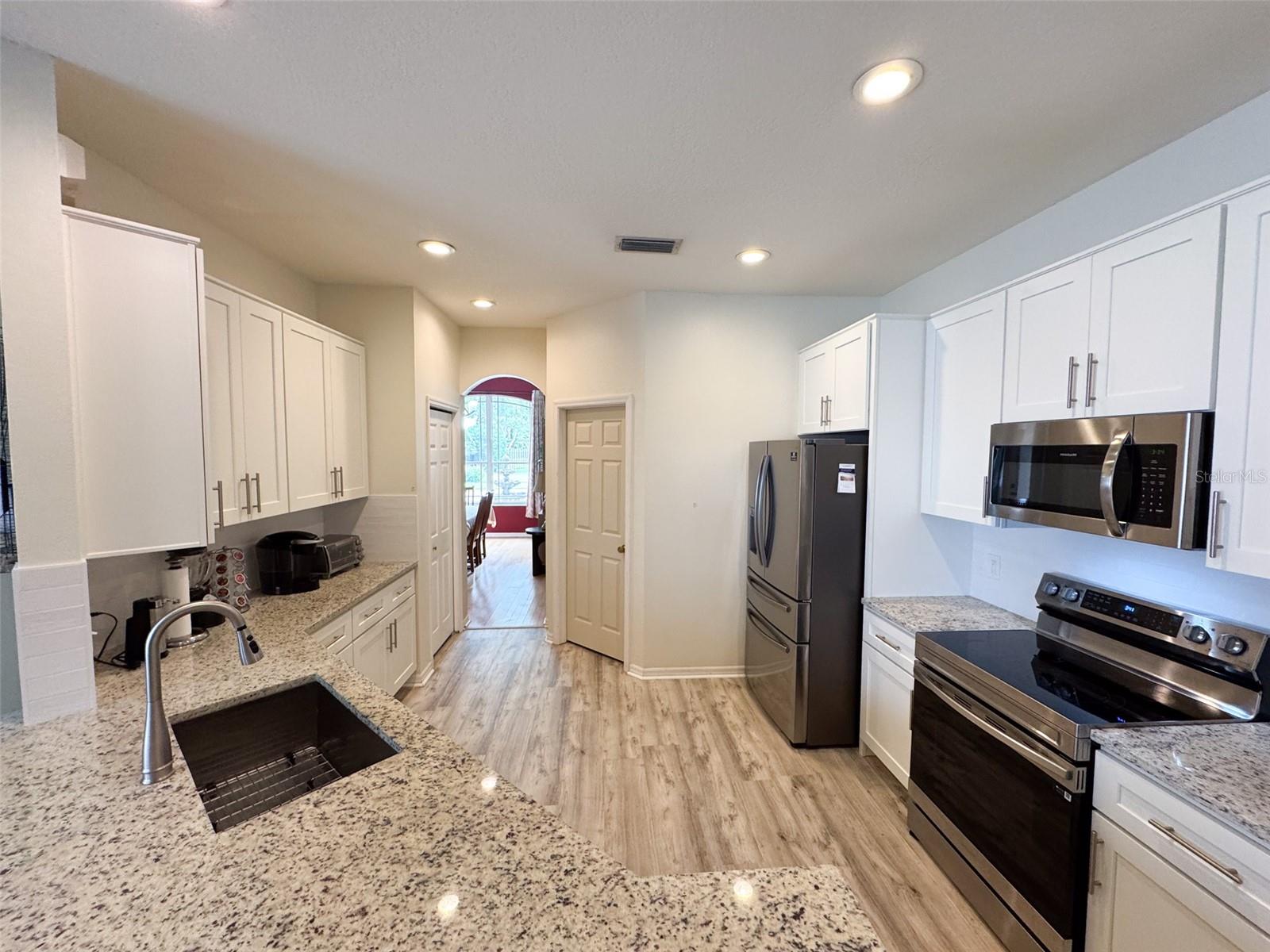 Image 20 of 58 For 1121 Riveredge Drive