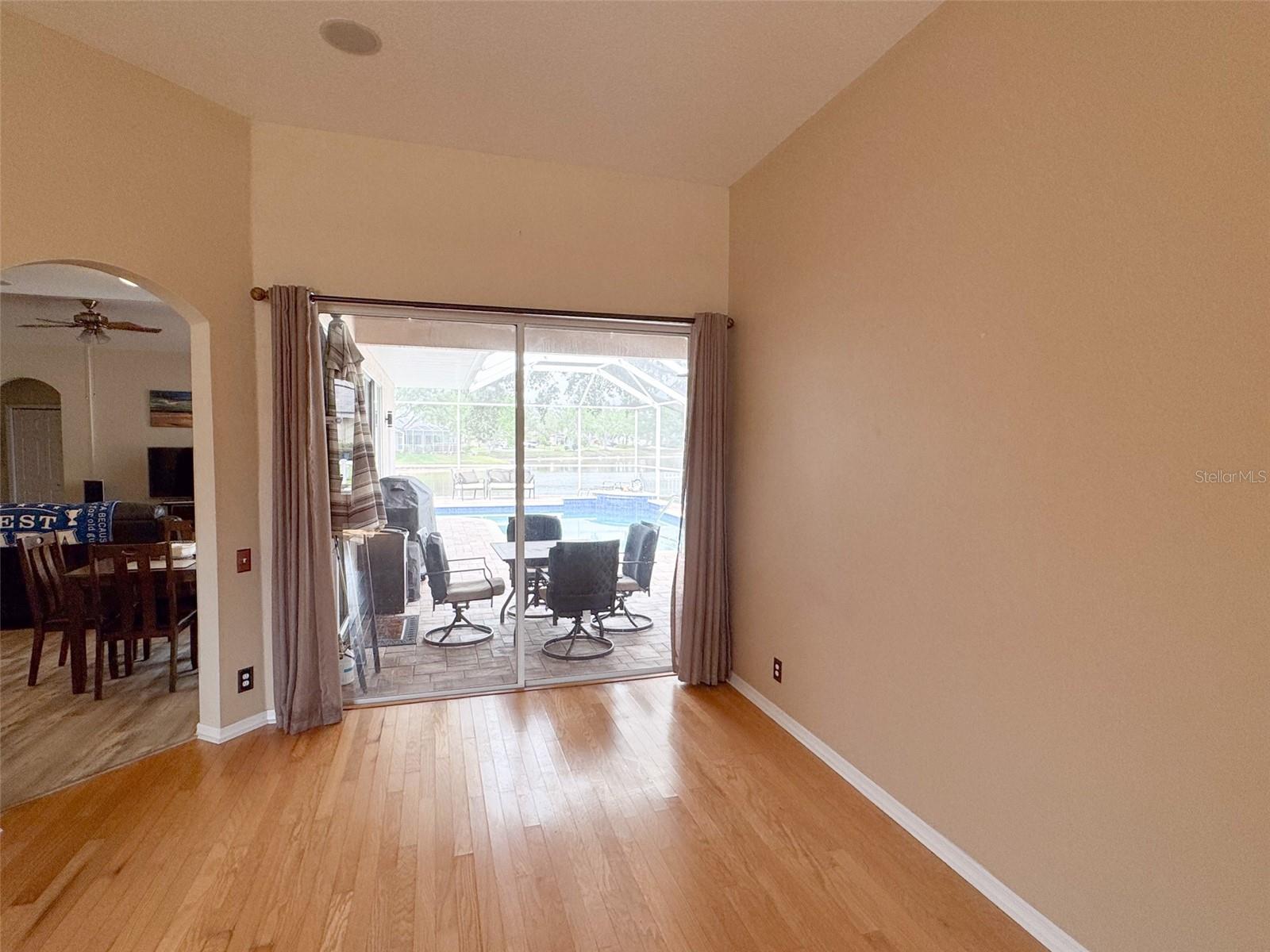 Image 34 of 58 For 1121 Riveredge Drive