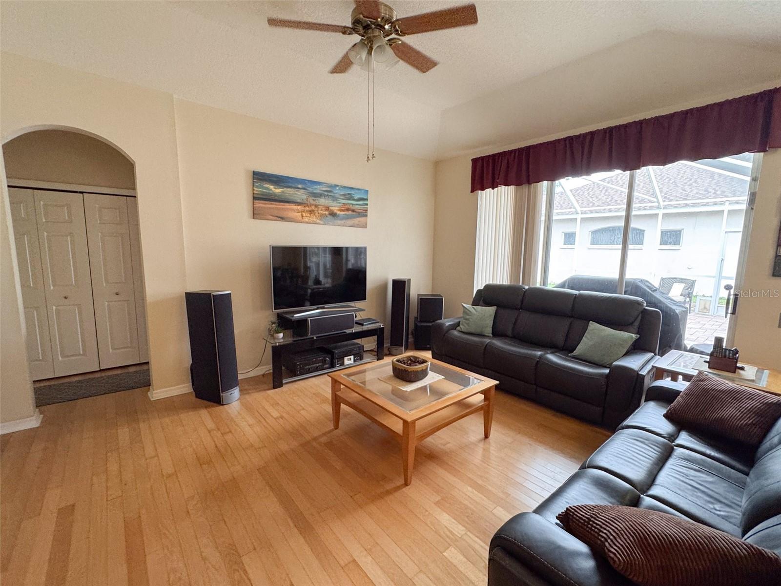 Image 35 of 58 For 1121 Riveredge Drive