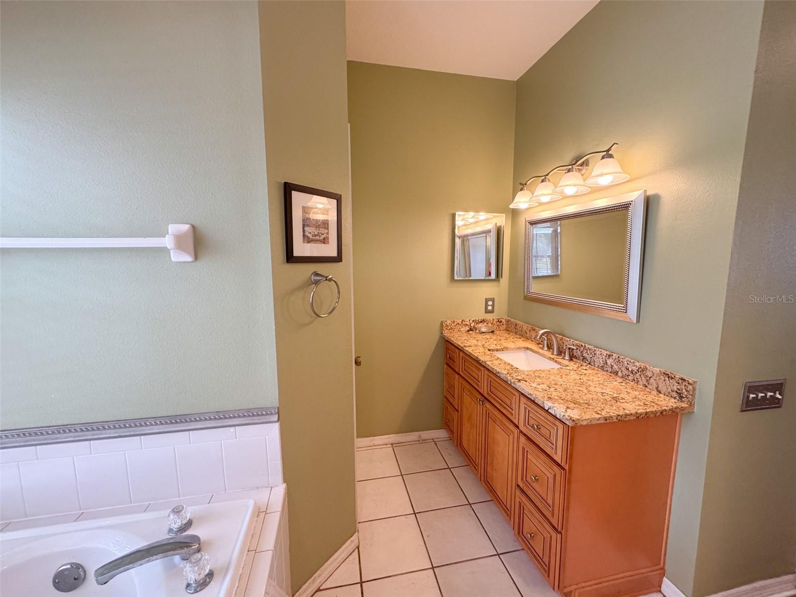 Image 42 of 58 For 1121 Riveredge Drive