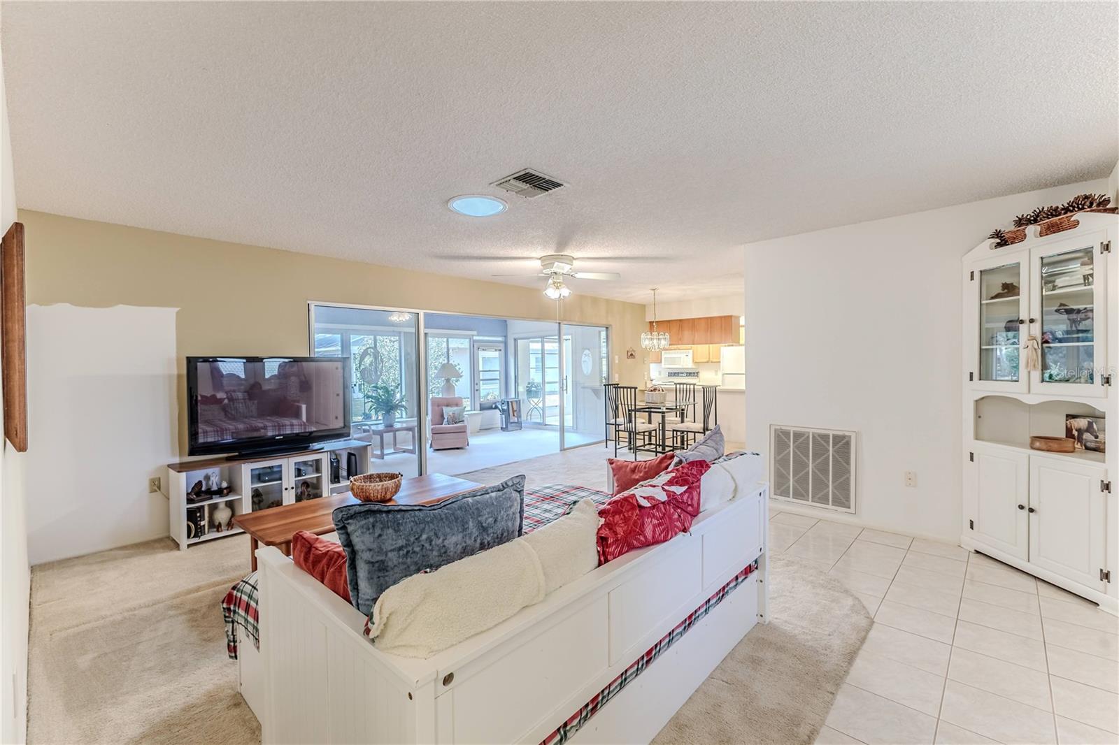 Listing photo id 8 for 6172 Prestwick Court