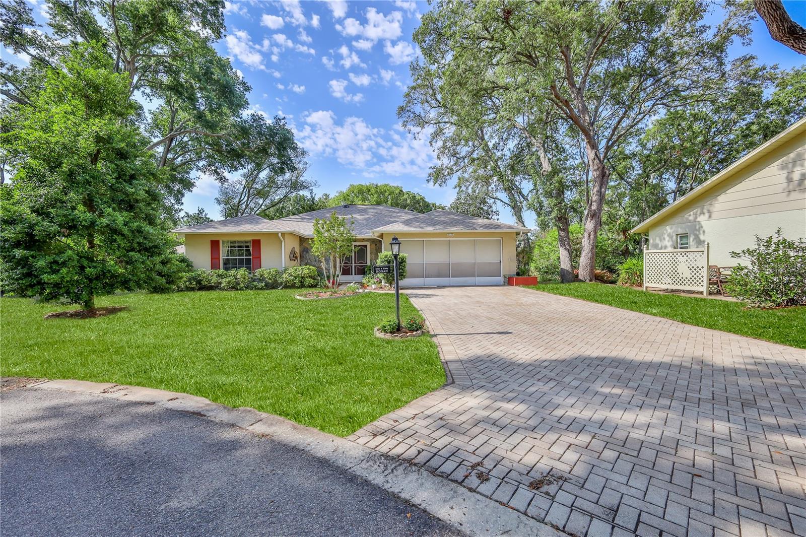 Listing photo id 1 for 6172 Prestwick Court