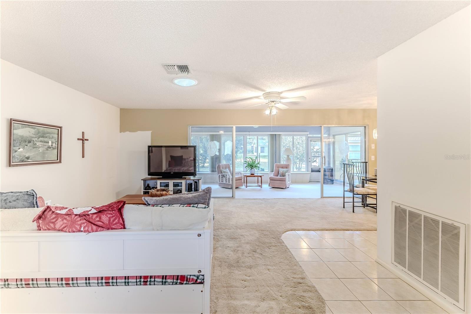 Listing photo id 6 for 6172 Prestwick Court
