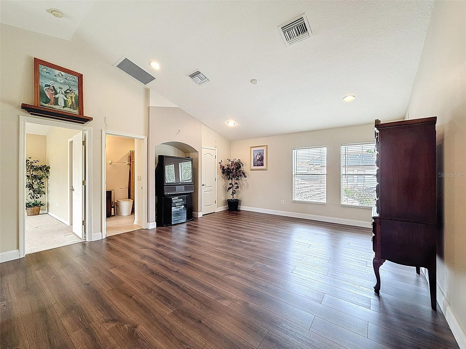 Image 33 of 70 For 9124 Topneck St