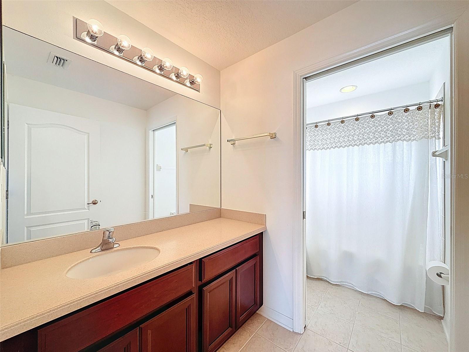 Image 39 of 70 For 9124 Topneck St