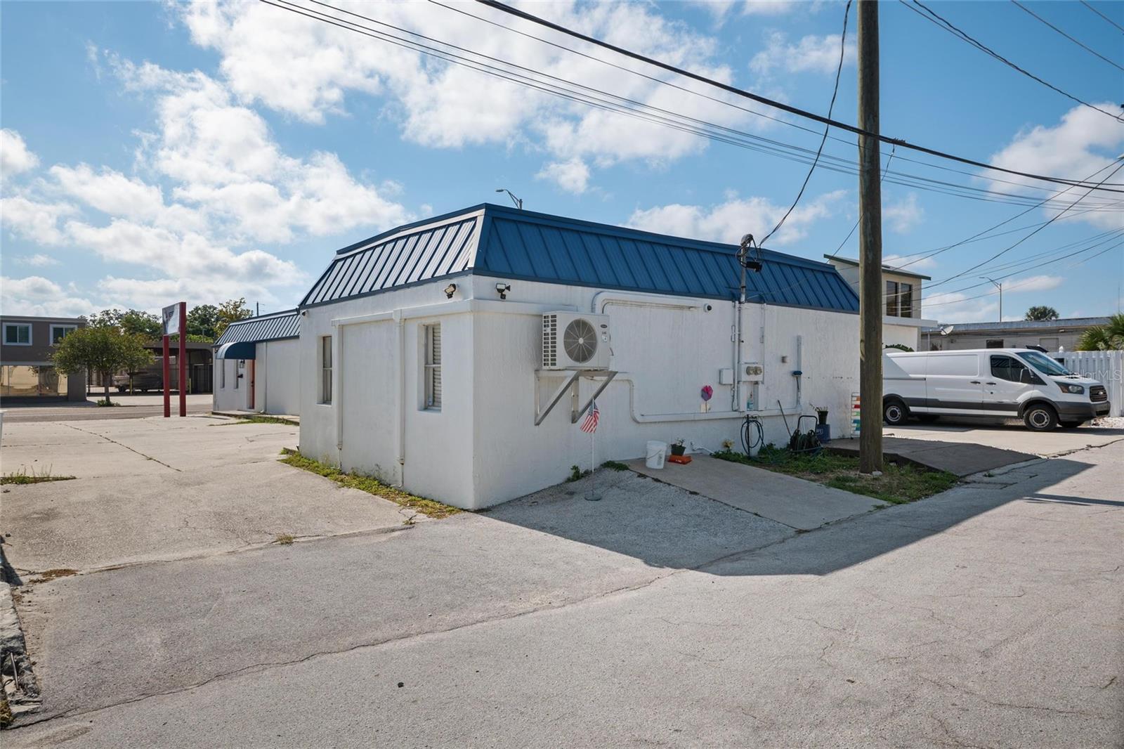 Image 3 of 33 For 419 Pinellas Avenue
