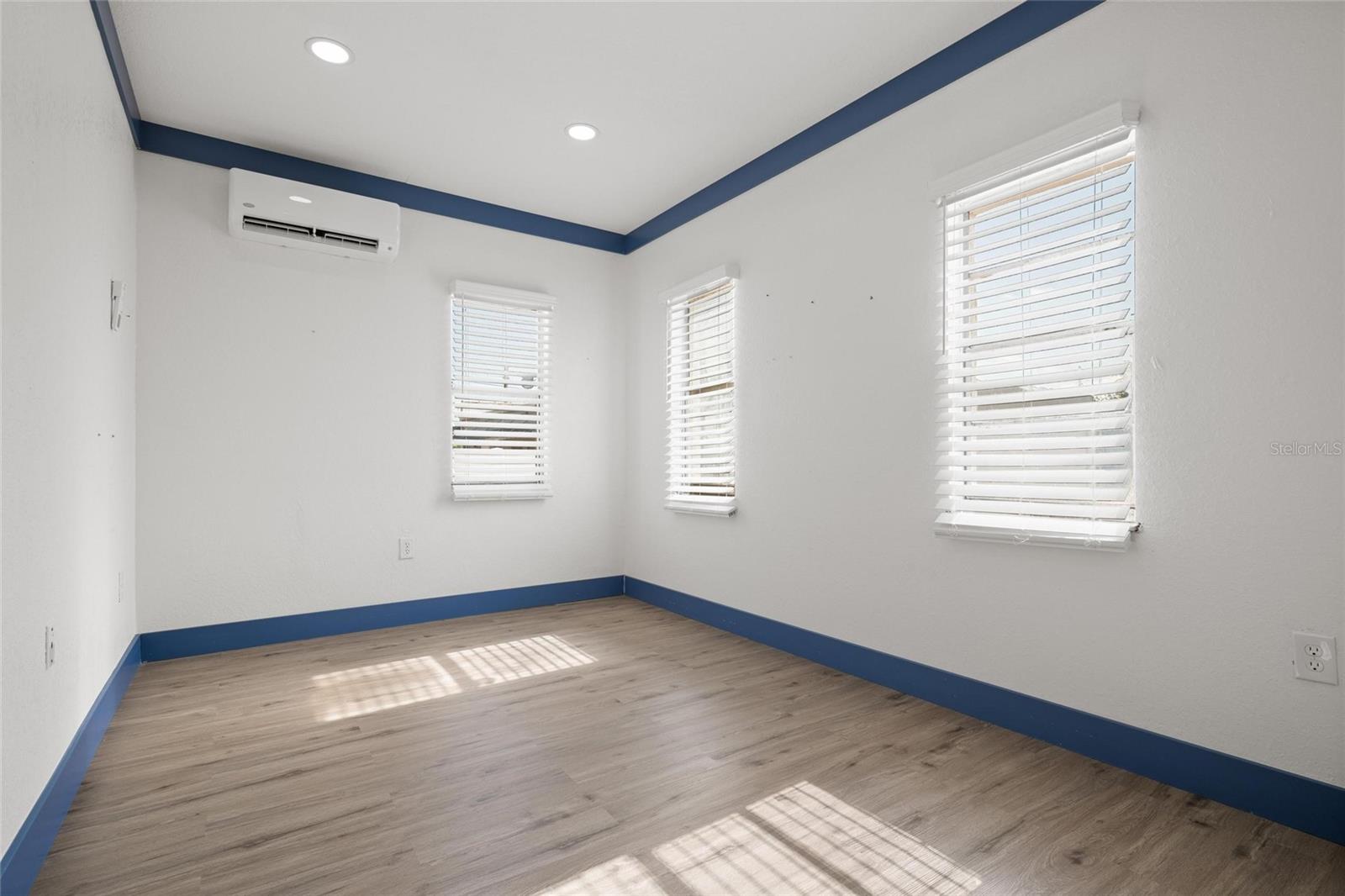Image 30 of 33 For 419 Pinellas Avenue
