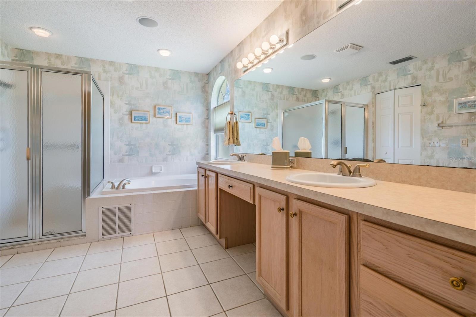 Image 16 of 49 For 1053 Winding Willow Drive