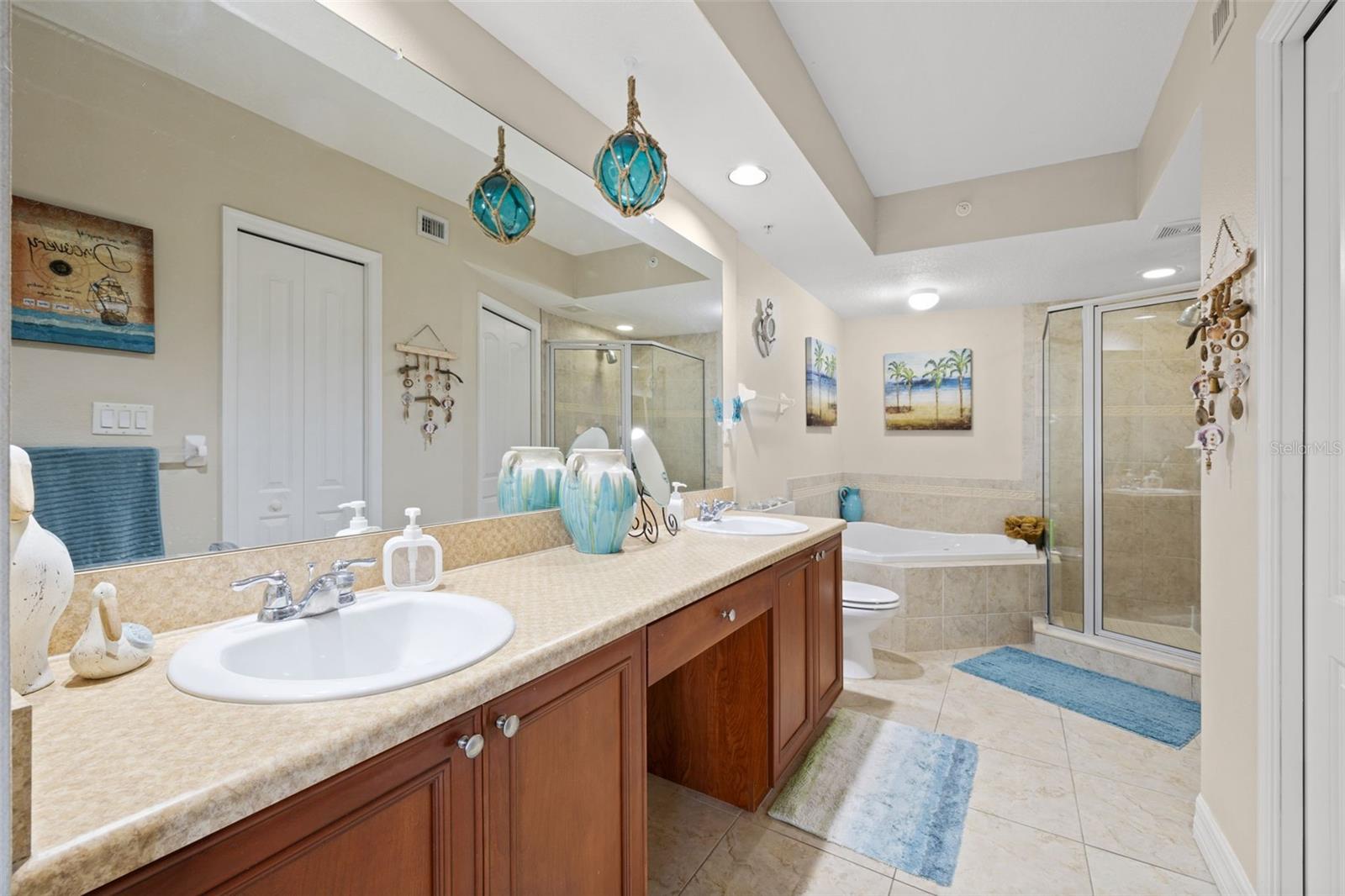Image 7 of 27 For 4516 Seagull Drive 406