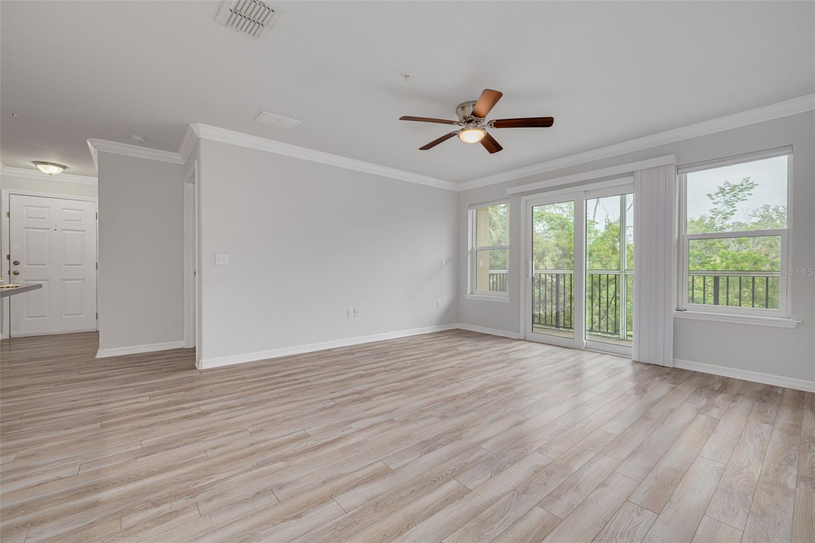 Image 12 of 68 For 5041 Royal Palms Way 203