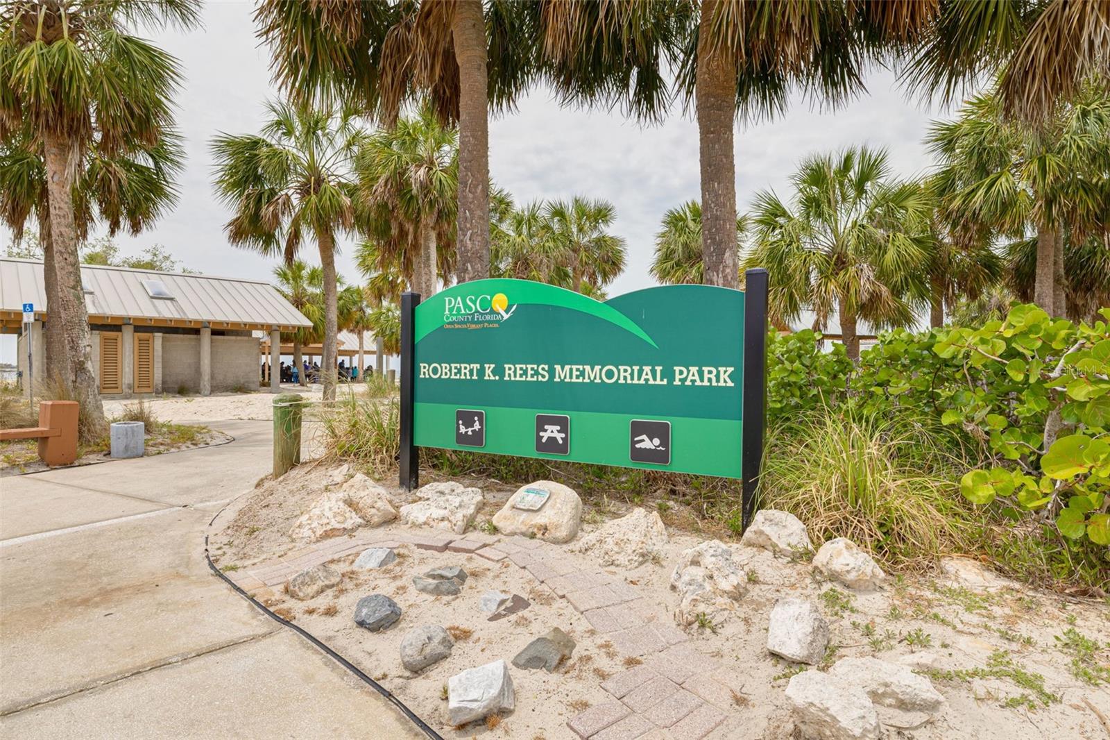 Image 50 of 68 For 5041 Royal Palms Way 203