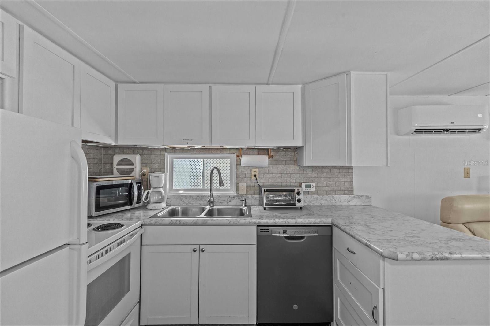 Image 22 of 58 For 800 Chesapeake Drive 42