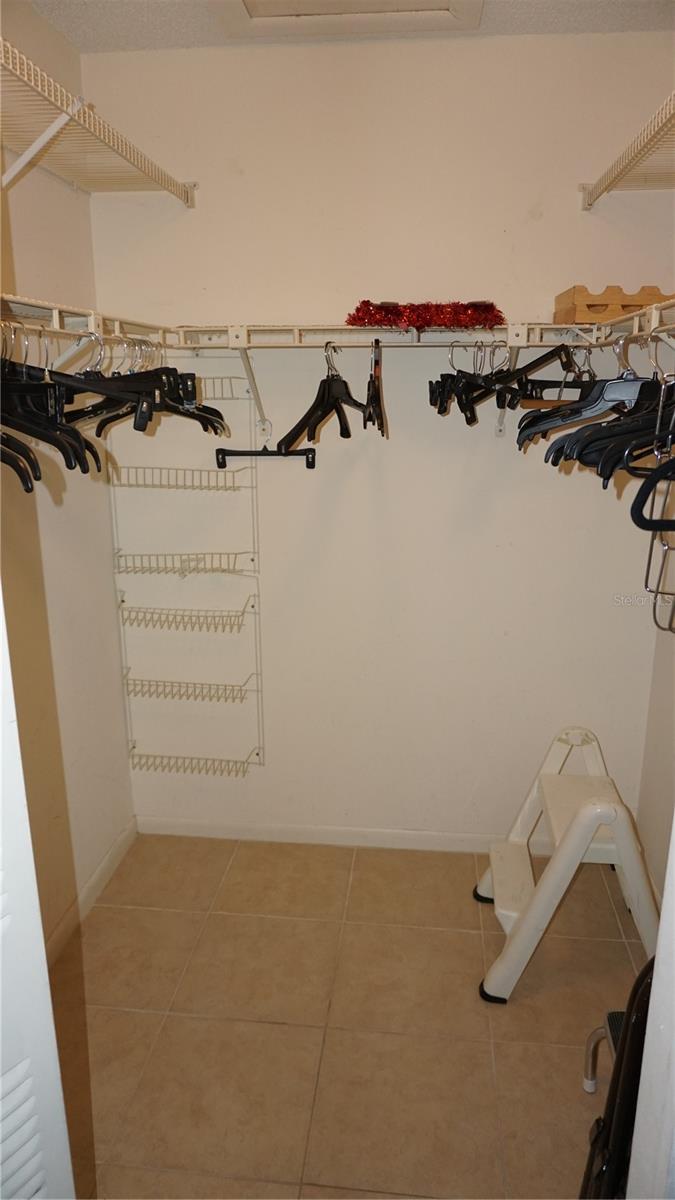 Listing photo id 11 for 7704 Hillside Court 102