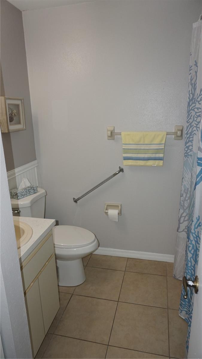 Listing photo id 14 for 7704 Hillside Court 102