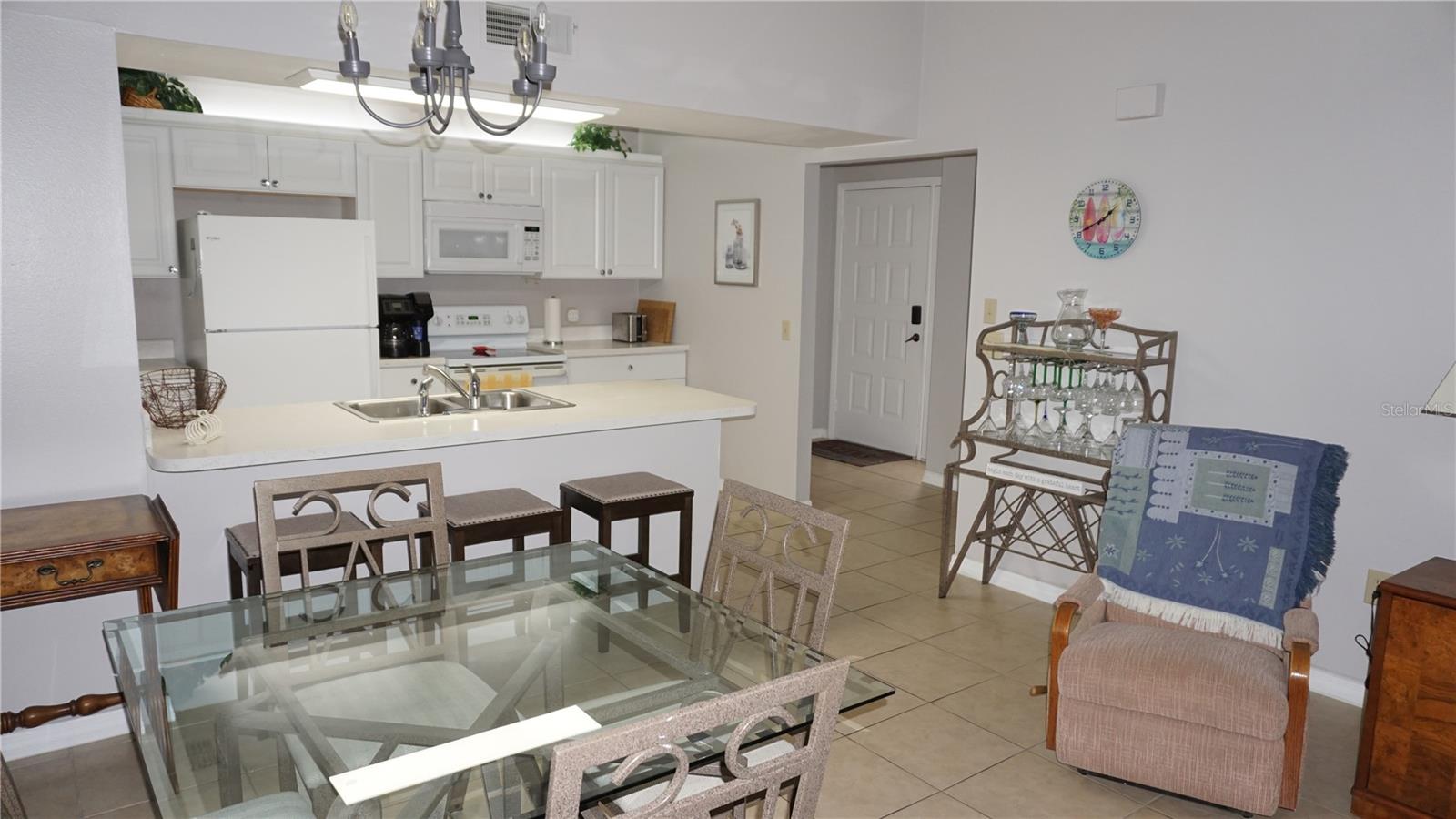 Listing photo id 16 for 7704 Hillside Court 102