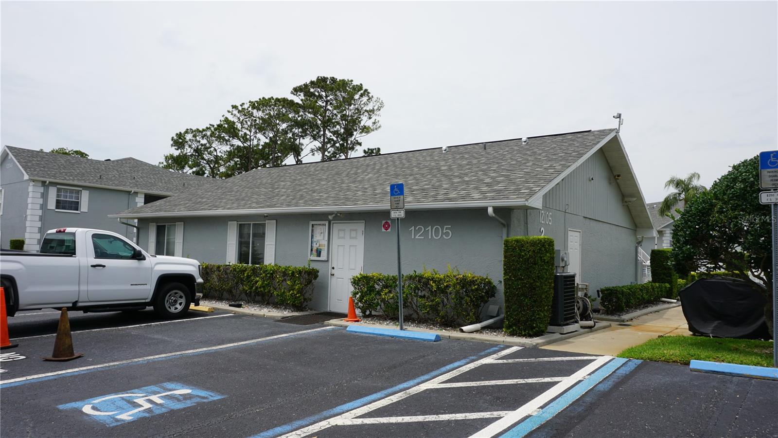 Listing photo id 22 for 7704 Hillside Court 102