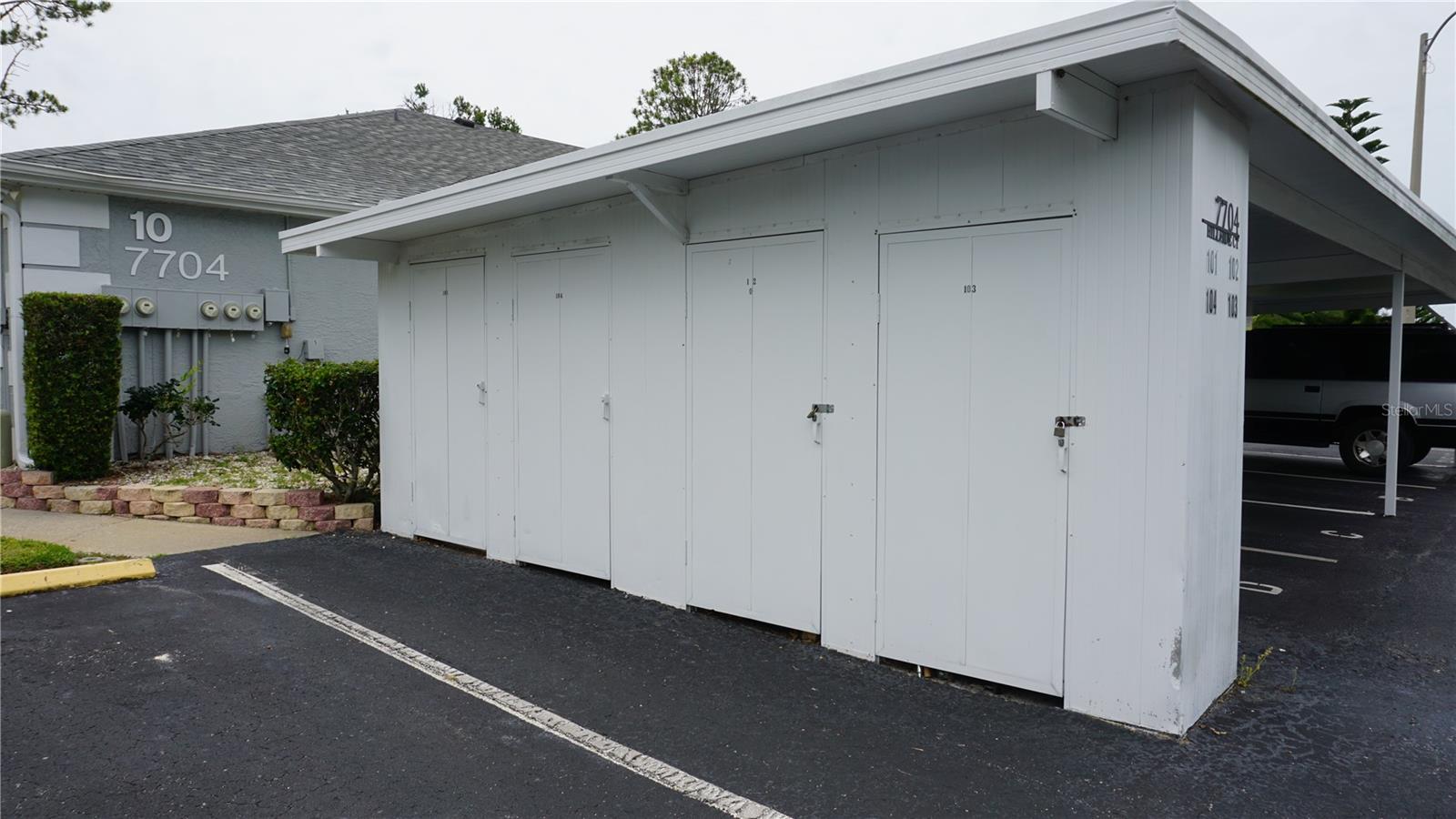 Listing photo id 23 for 7704 Hillside Court 102
