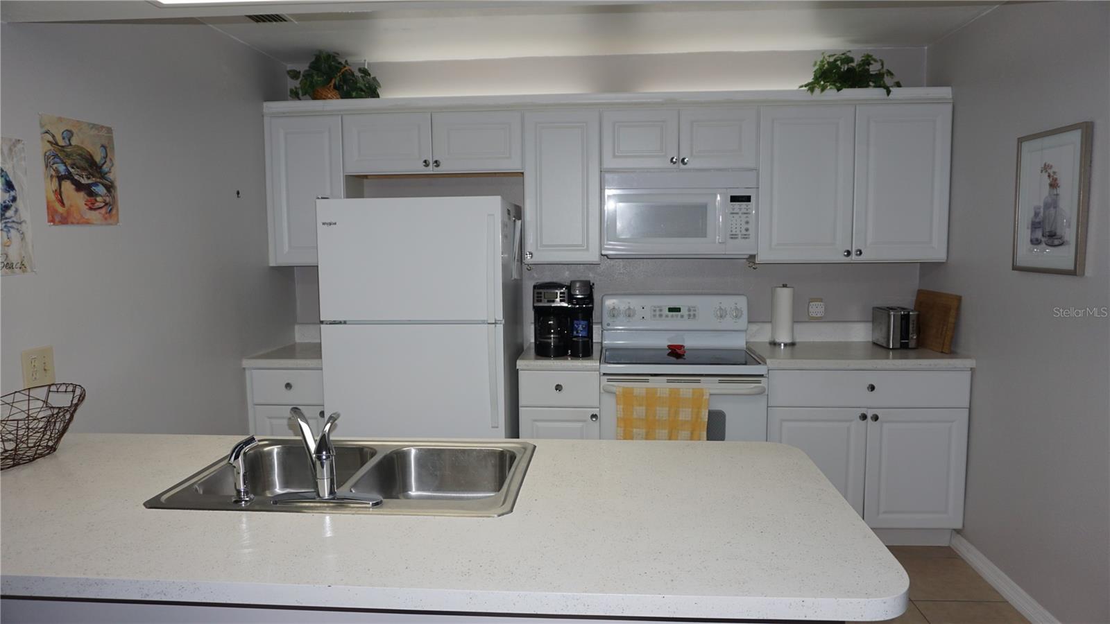 Listing photo id 1 for 7704 Hillside Court 102