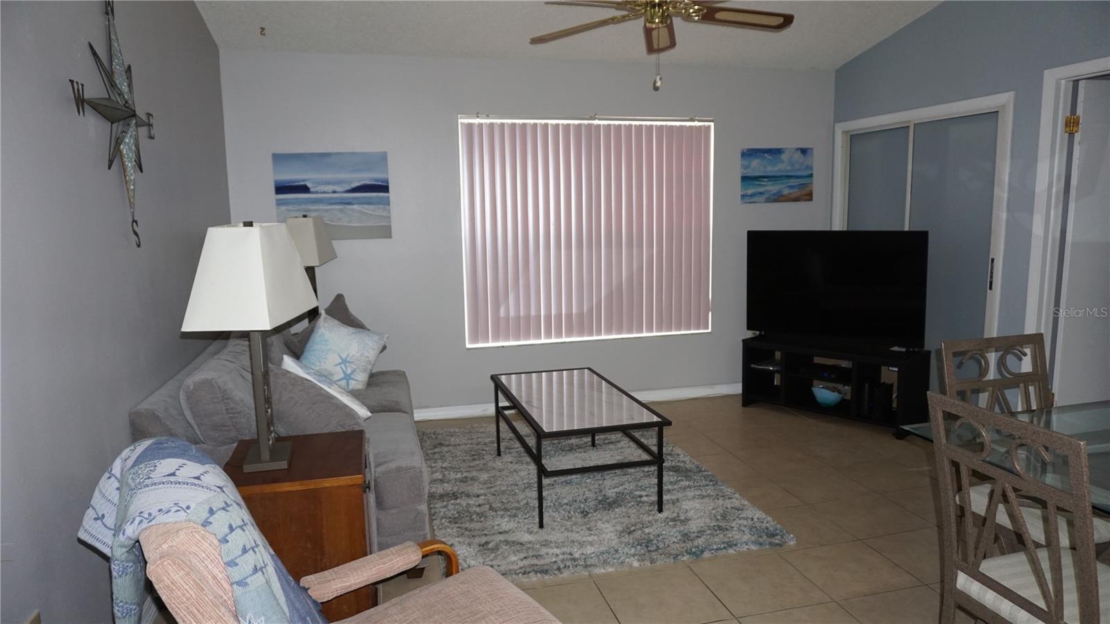Listing photo id 3 for 7704 Hillside Court 102