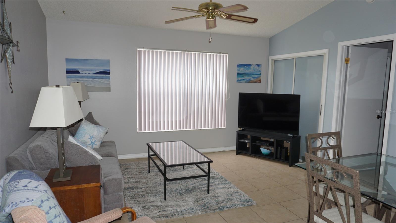 Listing photo id 4 for 7704 Hillside Court 102