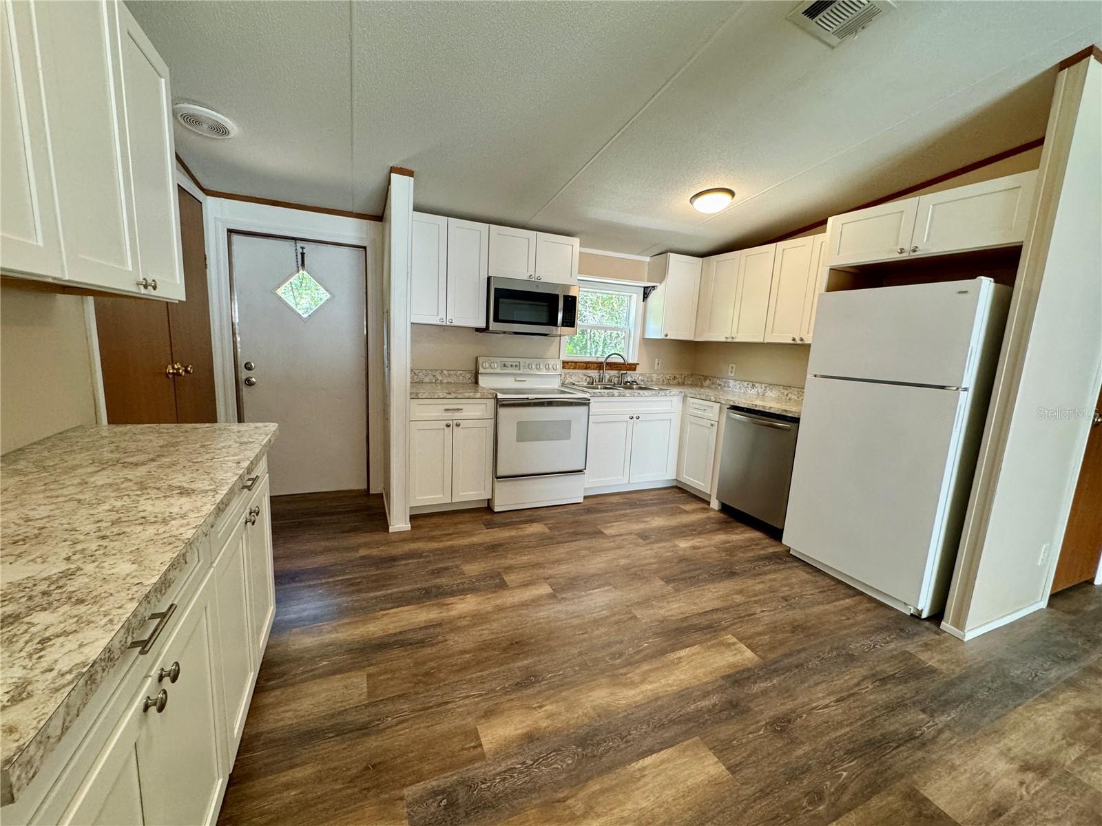 Image 14 of 18 For 7095 Lincoln Lane