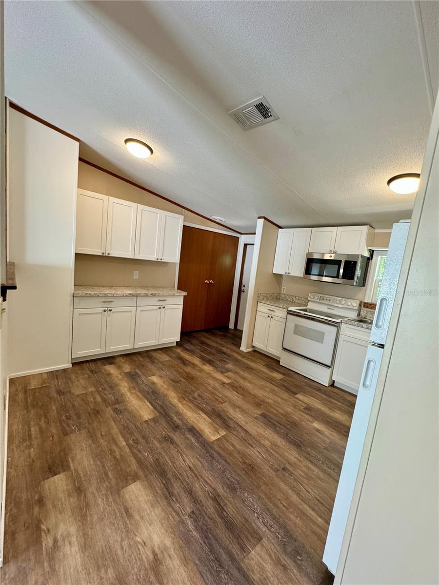 Image 15 of 18 For 7095 Lincoln Lane