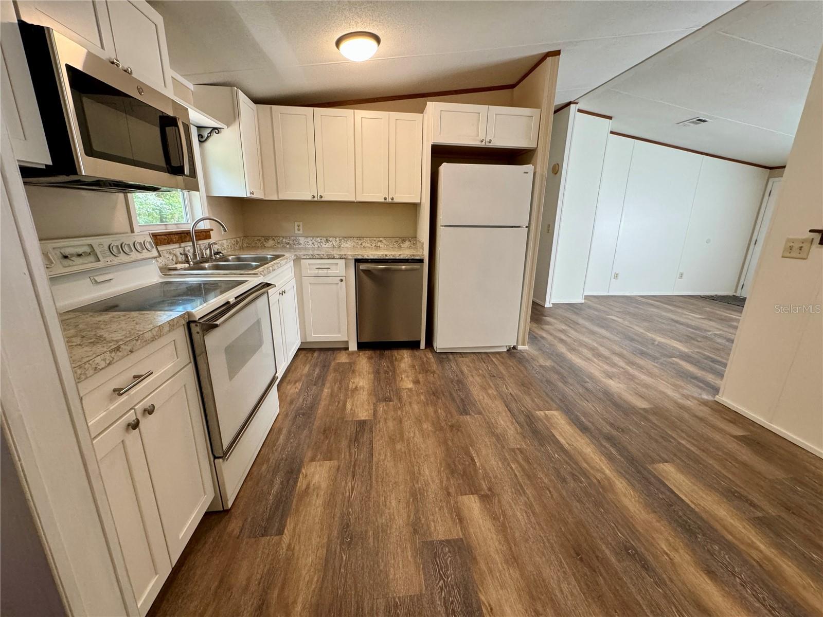 Image 3 of 18 For 7095 Lincoln Lane