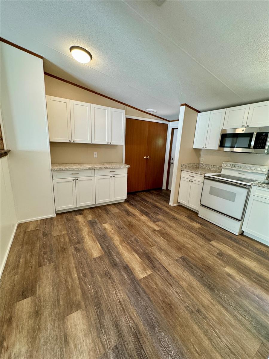 Image 5 of 18 For 7095 Lincoln Lane