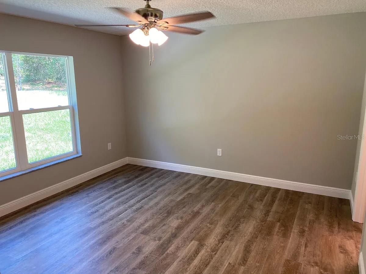 Listing photo id 8 for 9252 Agatha Drive