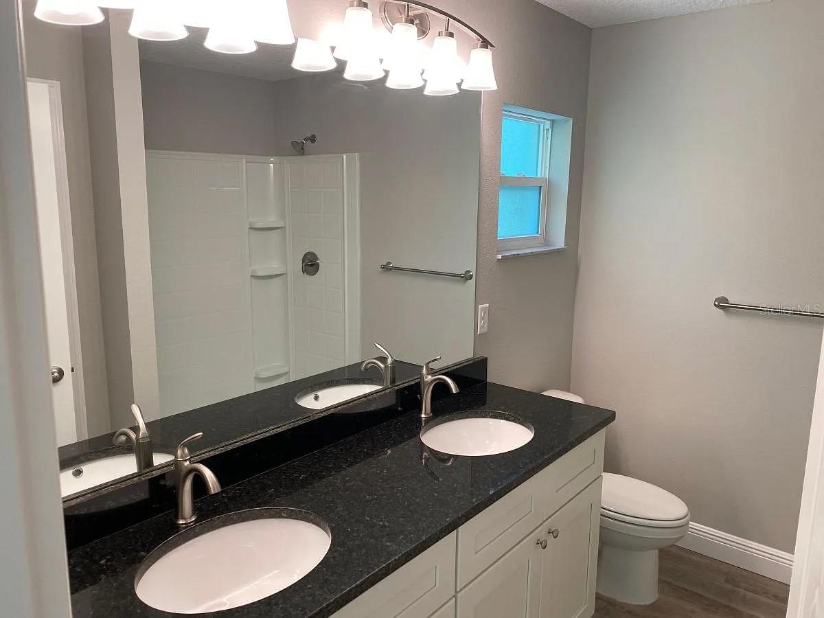 Listing photo id 9 for 9252 Agatha Drive