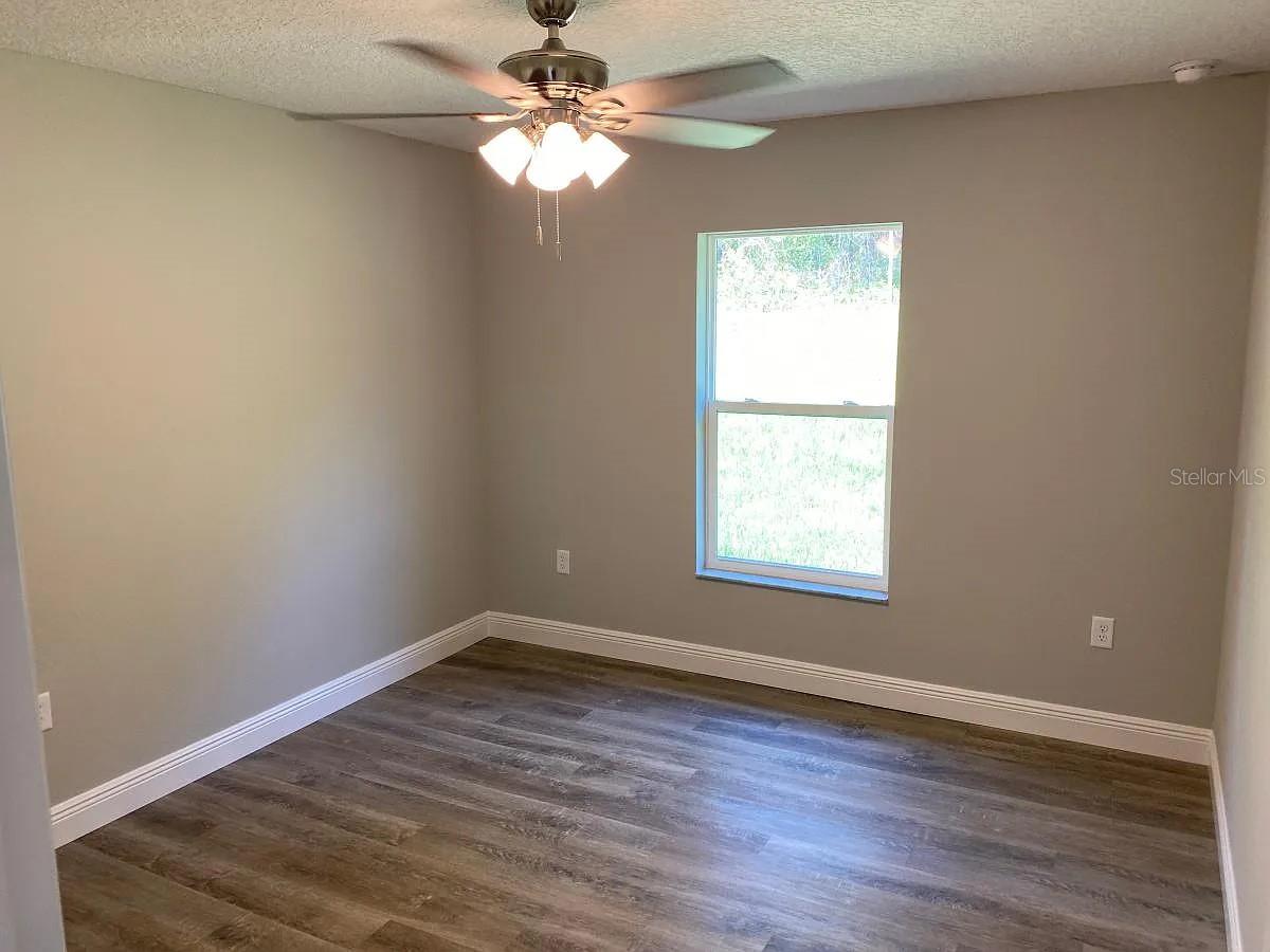 Listing photo id 10 for 9252 Agatha Drive