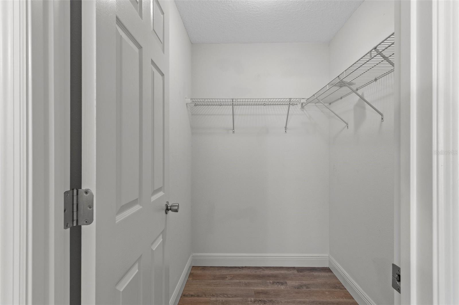 Listing photo id 15 for 9252 Agatha Drive