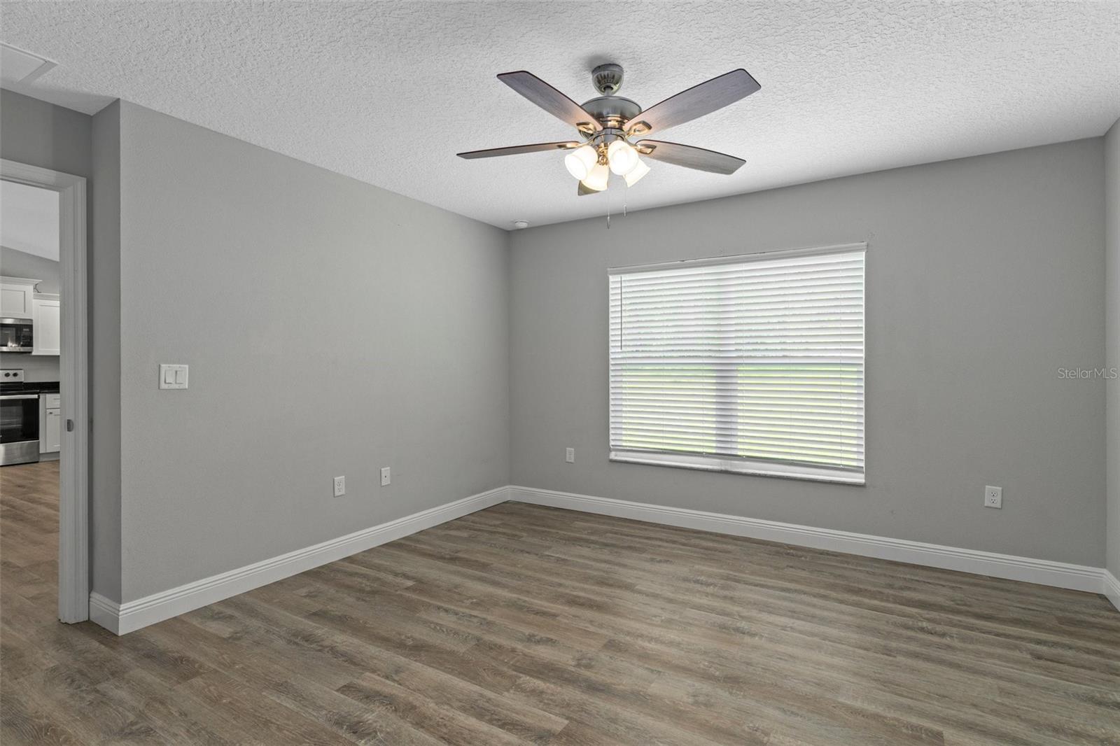 Listing photo id 16 for 9252 Agatha Drive