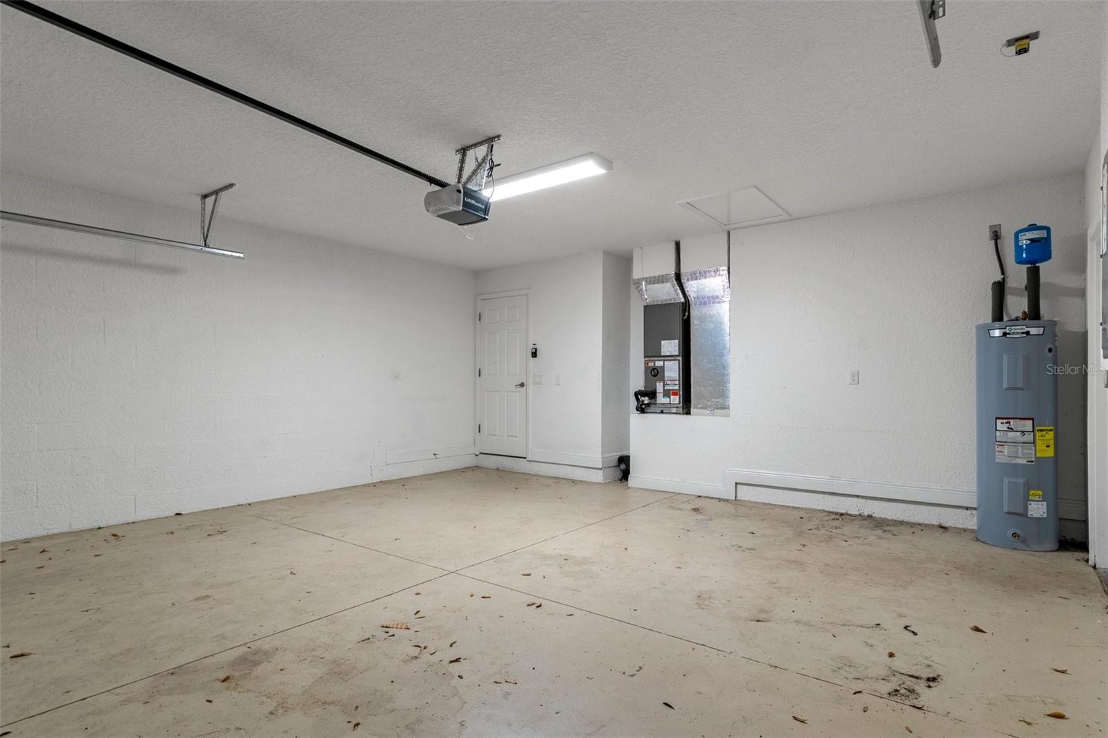 Listing photo id 22 for 9252 Agatha Drive