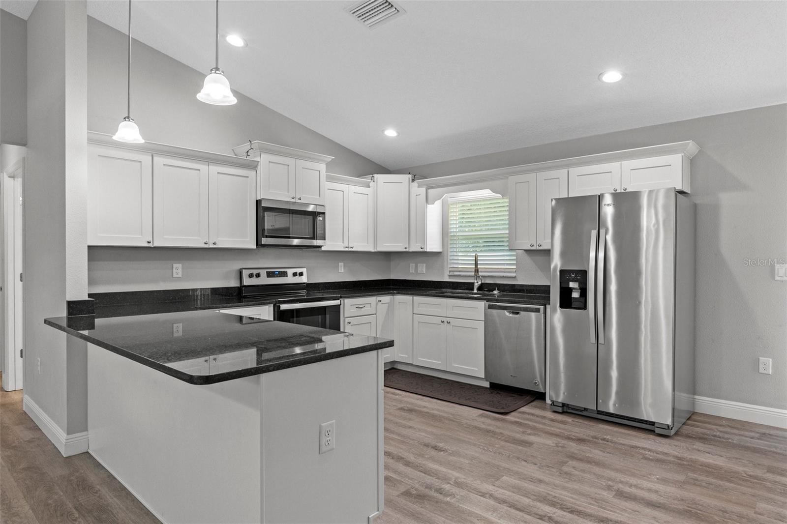 Listing photo id 23 for 9252 Agatha Drive
