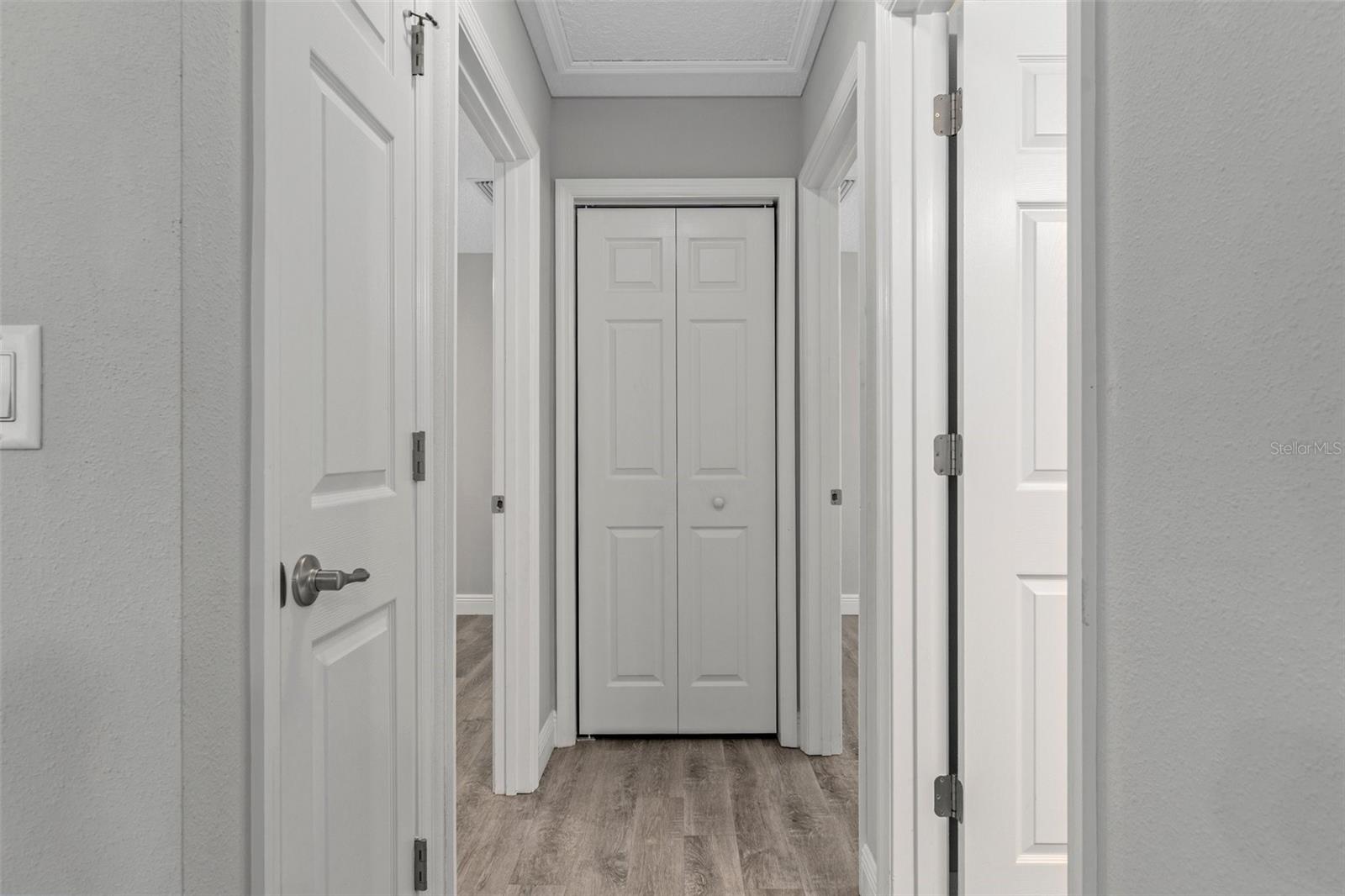 Listing photo id 24 for 9252 Agatha Drive